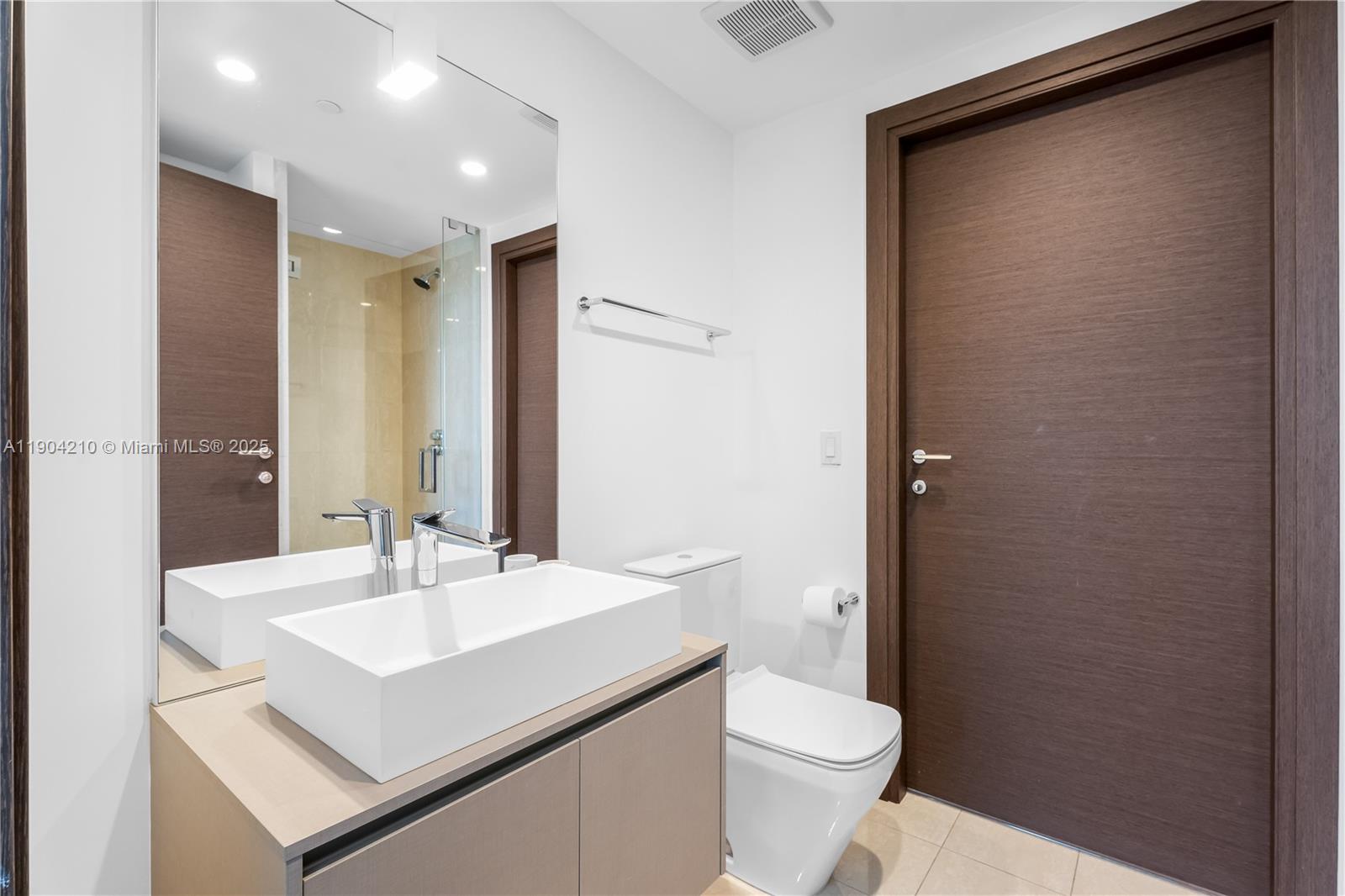 1000 Brickell Plz #4806, Miami FL 33131