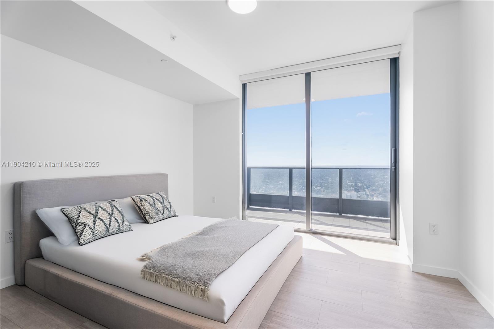 1000 Brickell Plz #4806, Miami FL 33131