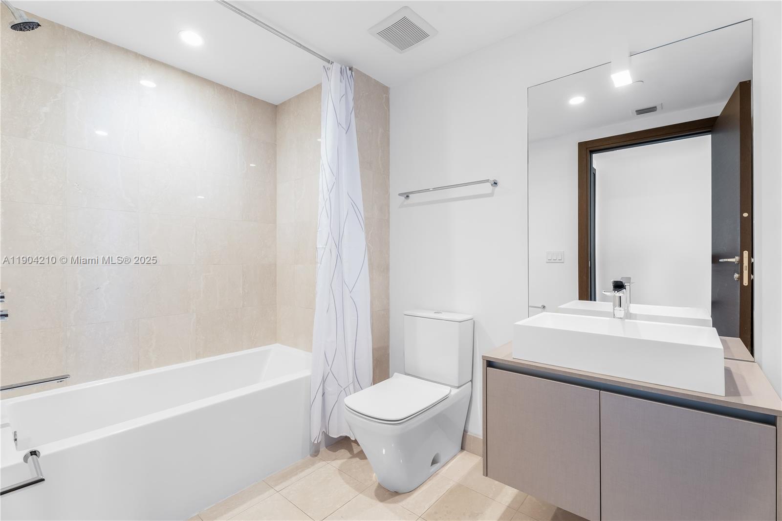 1000 Brickell Plz #4806, Miami FL 33131