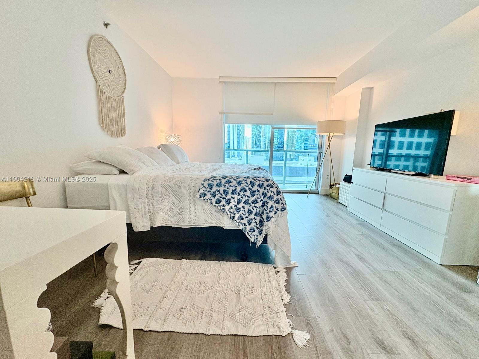 55 SE 6th St #1706, Miami FL 33131