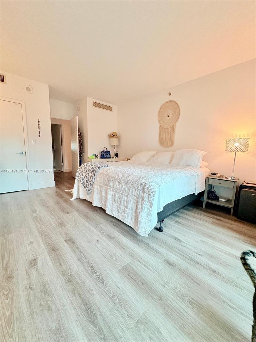 55 SE 6th St #1706, Miami FL 33131