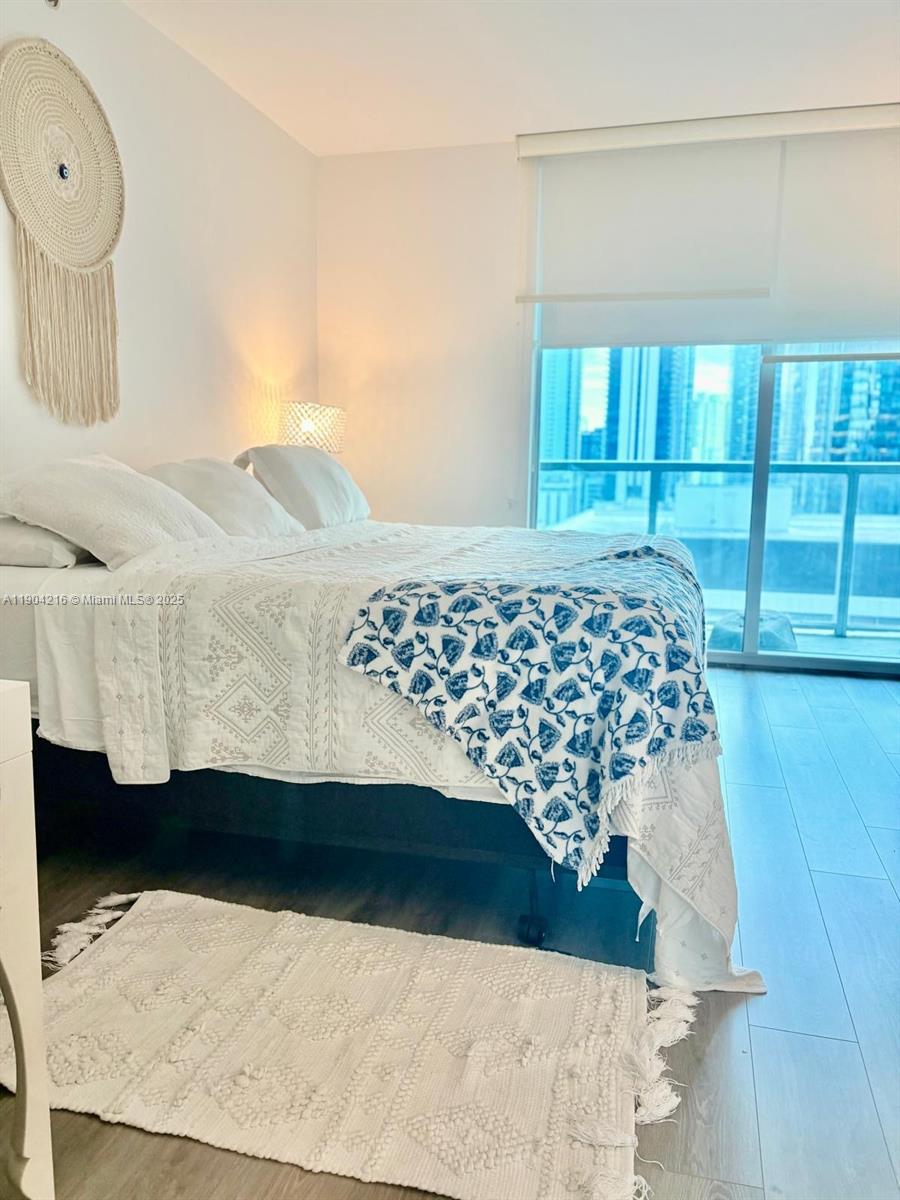 55 SE 6th St #1706, Miami FL 33131