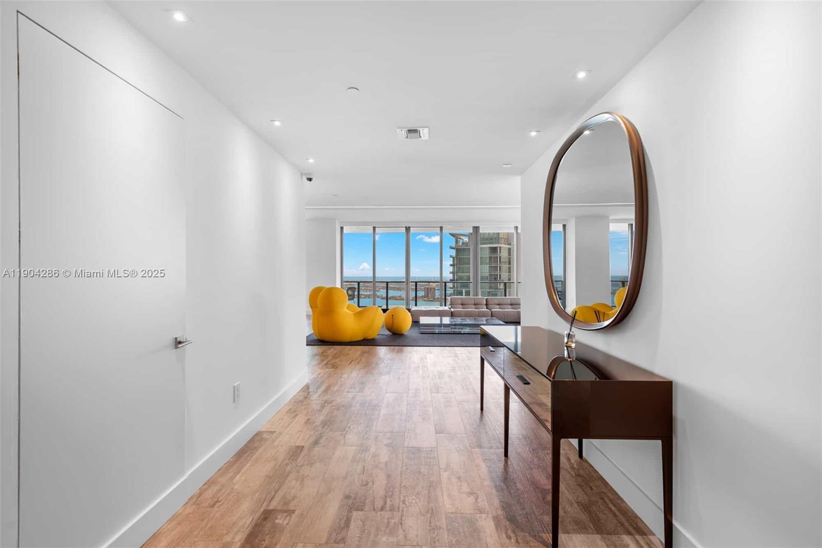 650 NE 32nd St #PH5201, Miami FL 33137