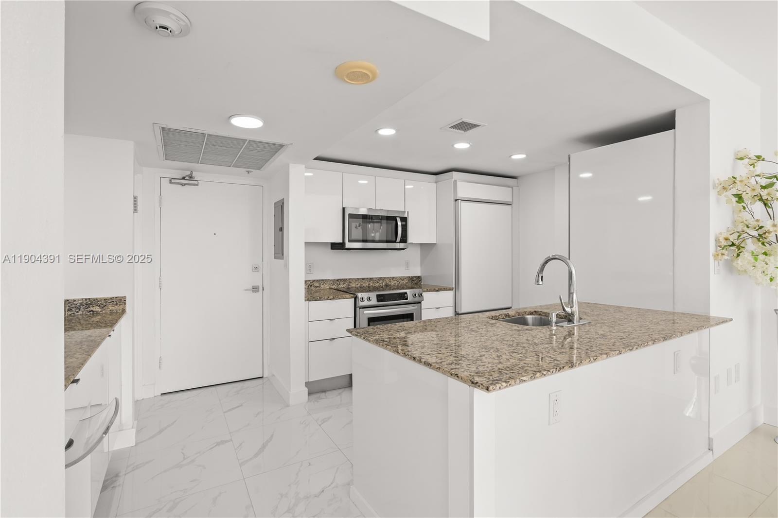 10275 COLLINS AV #514, Bal Harbour FL 33154