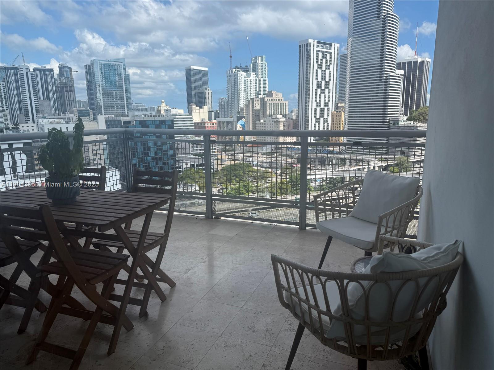 350 S Miami Ave #1707, Miami FL 33130