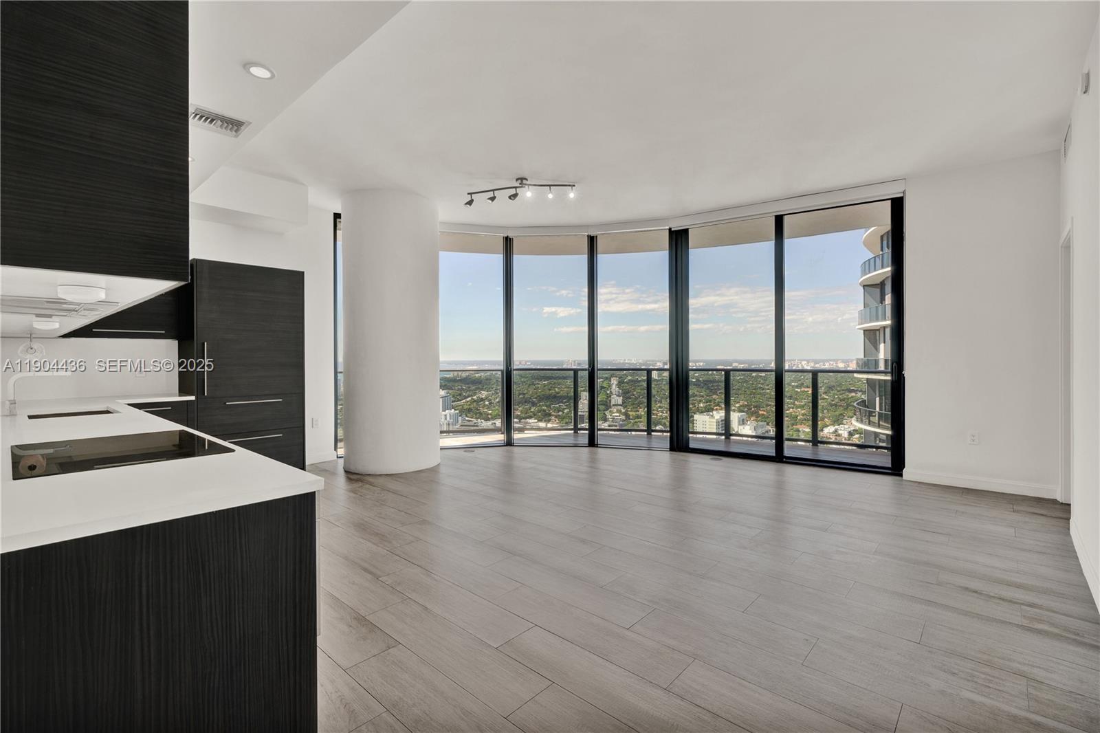 45 SW 9th St #4306, Miami FL 33130