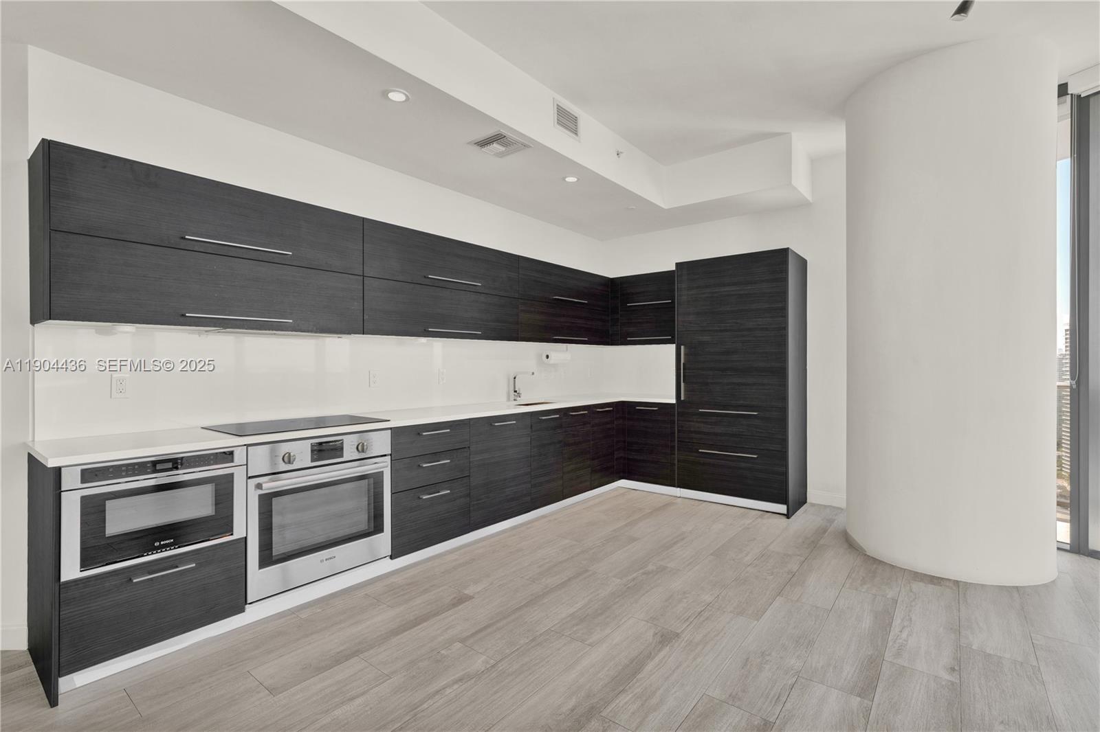 45 SW 9th St #4306, Miami FL 33130