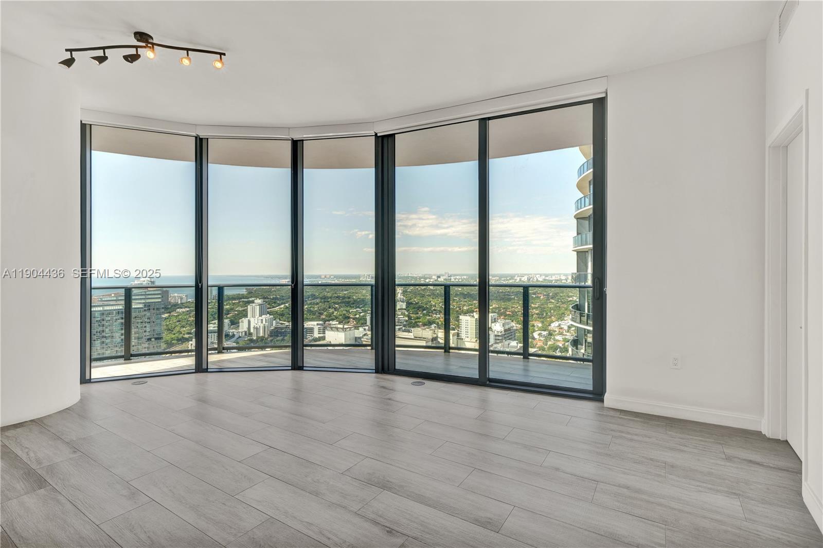 45 SW 9th St #4306, Miami FL 33130