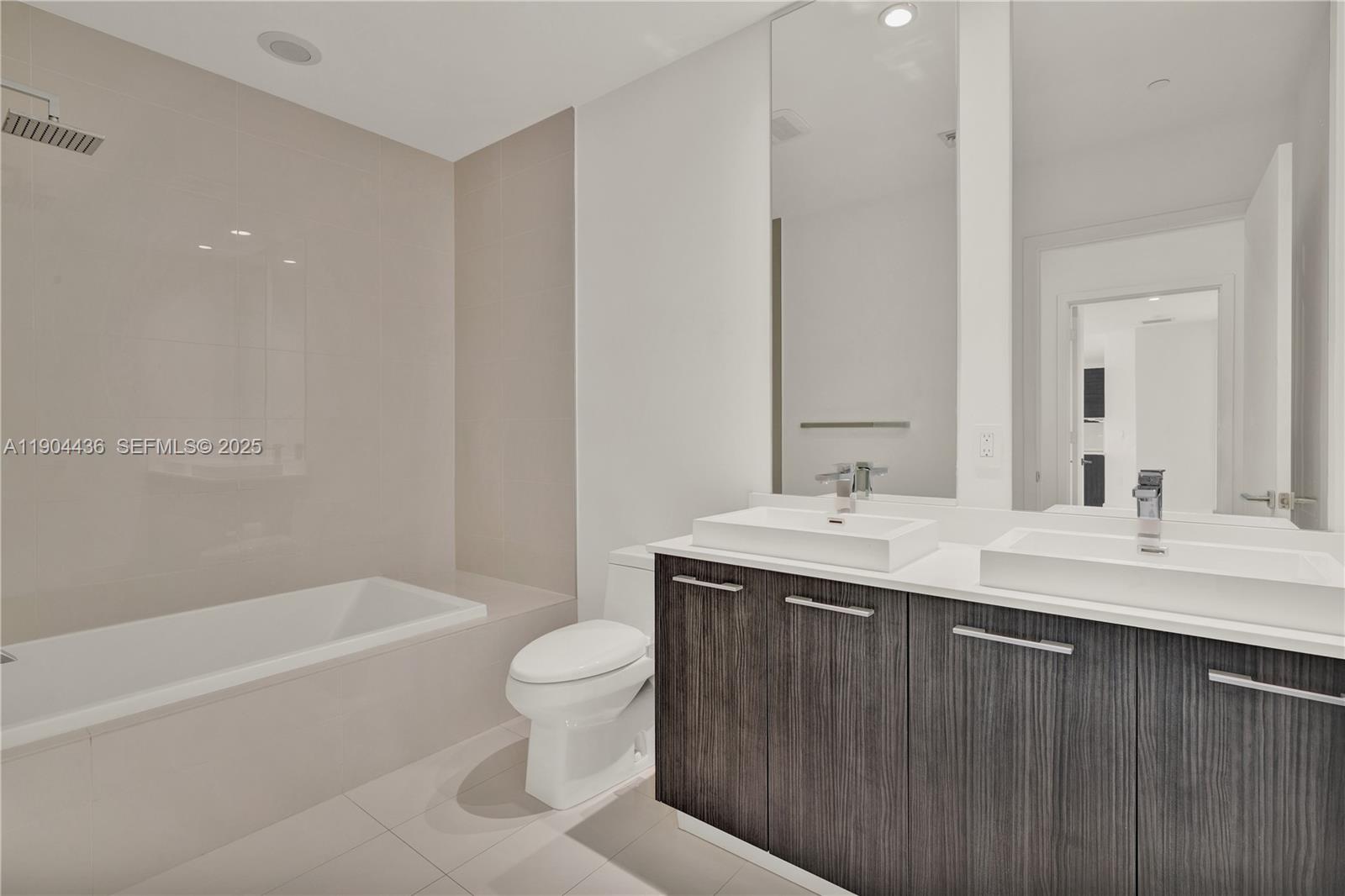 45 SW 9th St #4306, Miami FL 33130