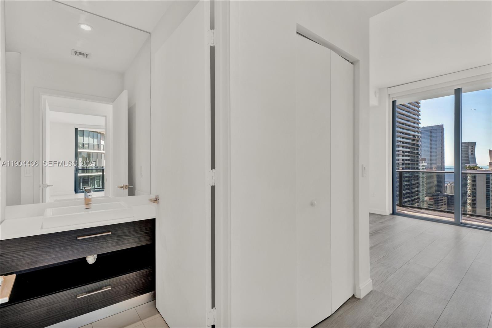 45 SW 9th St #4306, Miami FL 33130