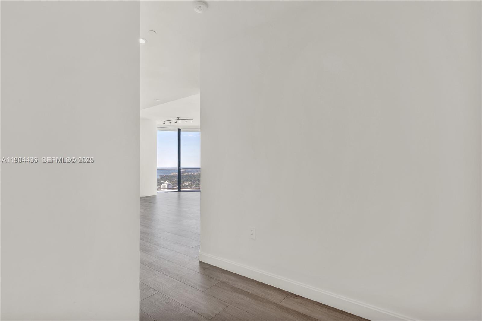 45 SW 9th St #4306, Miami FL 33130