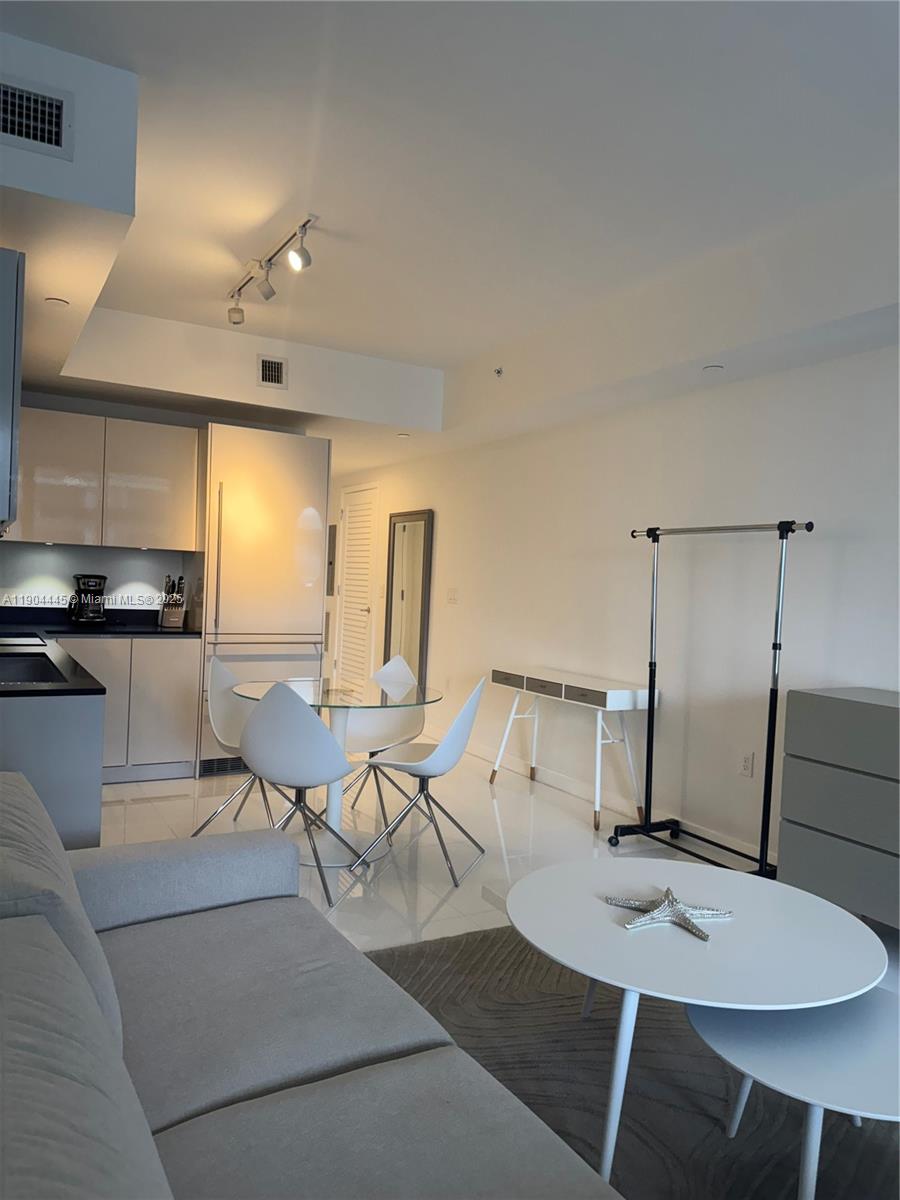 1010 Brickell Ave #2510, Miami FL 33131