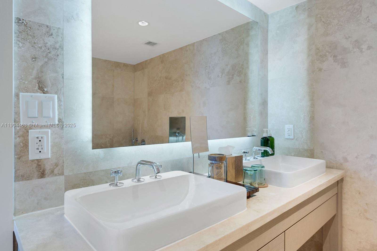 102 24th St #1519, Miami Beach FL 33139
