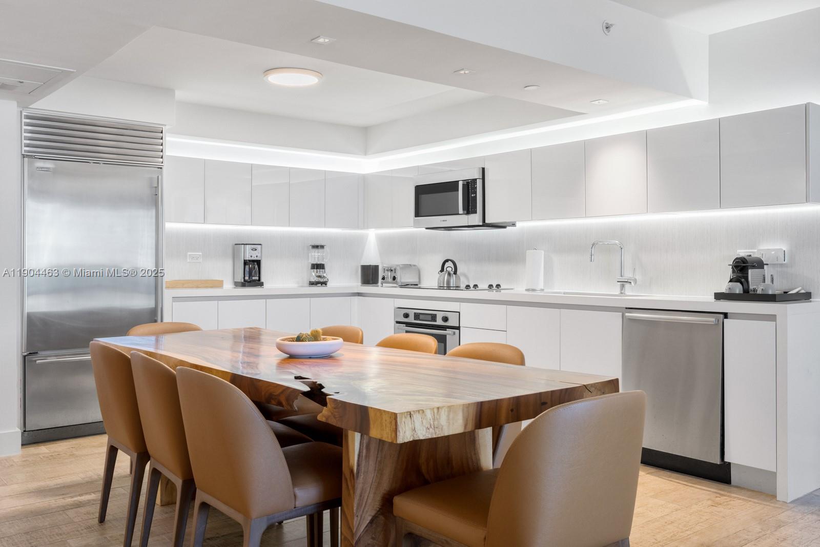 102 24th St #1519, Miami Beach FL 33139