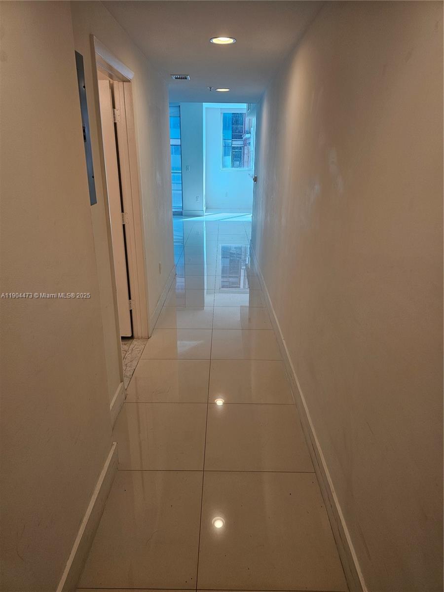 244 Biscayne Blvd #908, Miami FL 33132