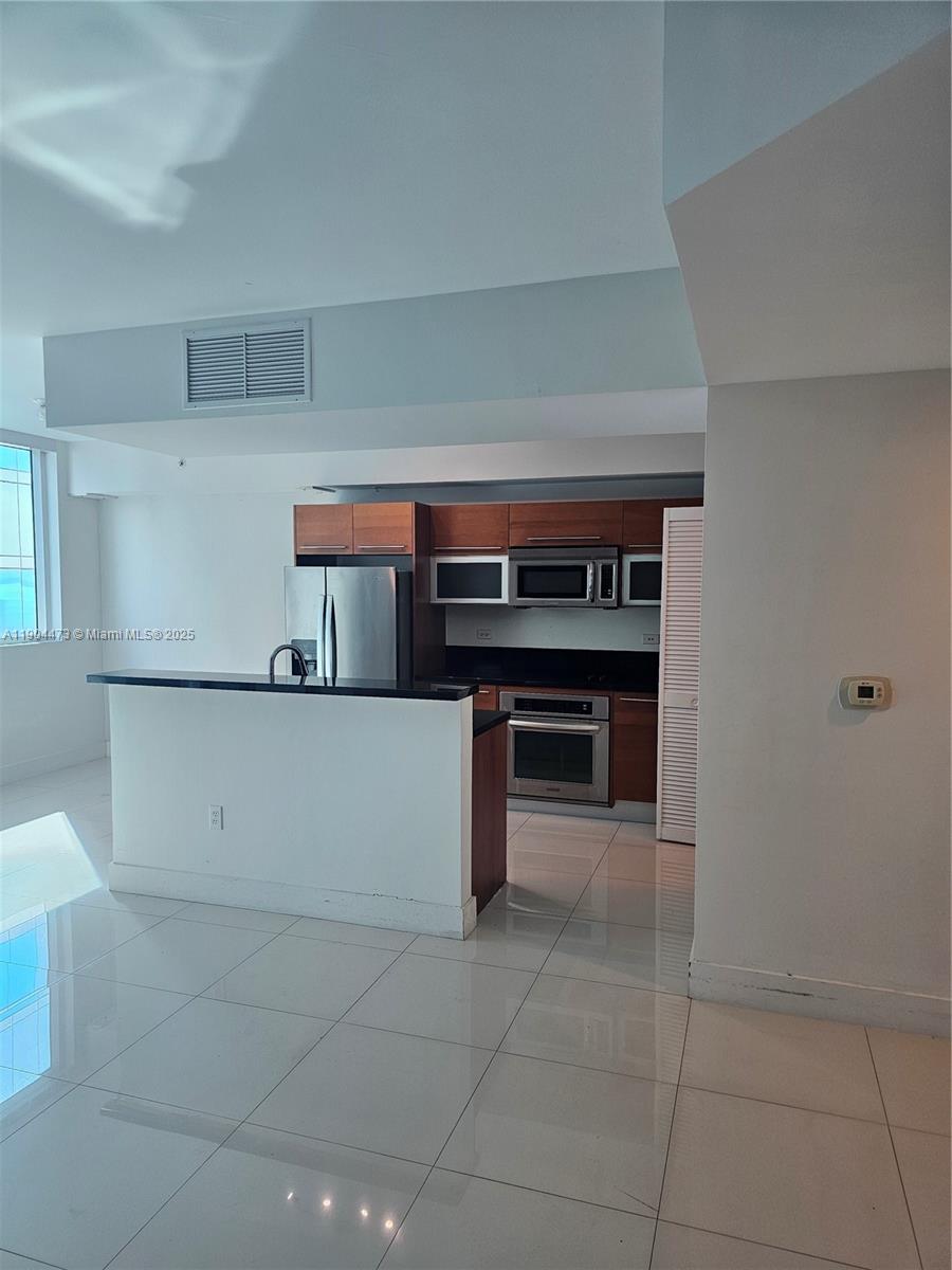 244 Biscayne Blvd #908, Miami FL 33132