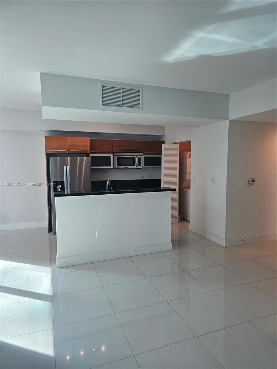 244 Biscayne Blvd #908, Miami FL 33132