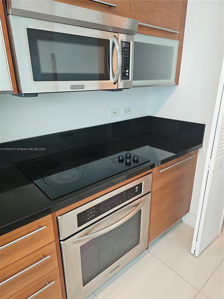 244 Biscayne Blvd #908, Miami FL 33132