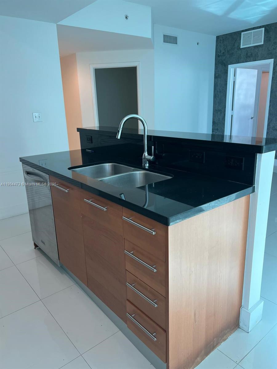 244 Biscayne Blvd #908, Miami FL 33132