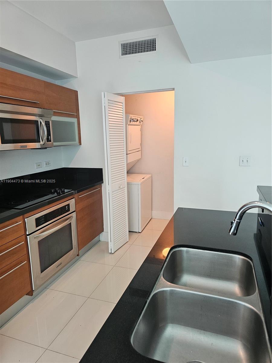 244 Biscayne Blvd #908, Miami FL 33132