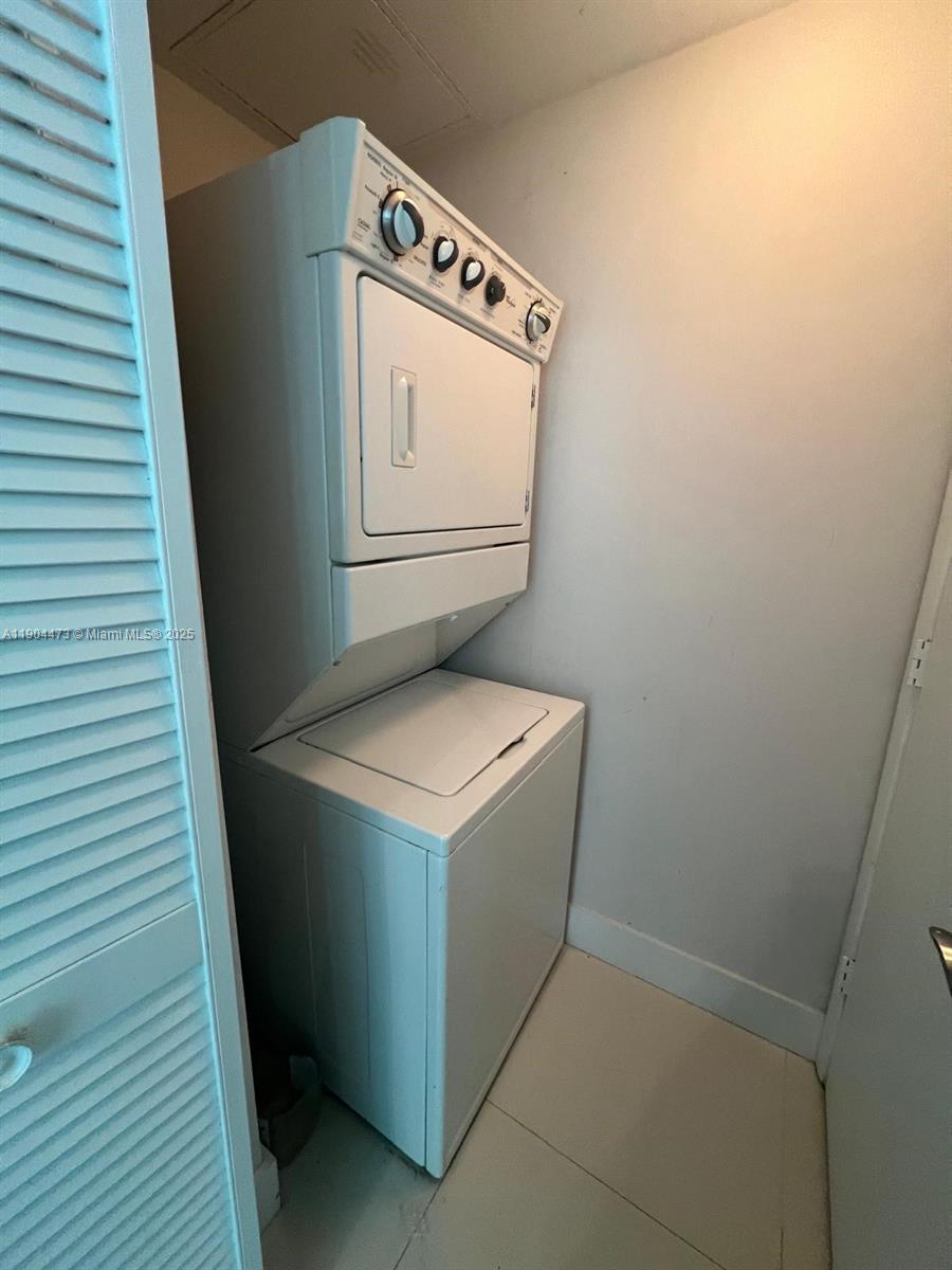 244 Biscayne Blvd #908, Miami FL 33132