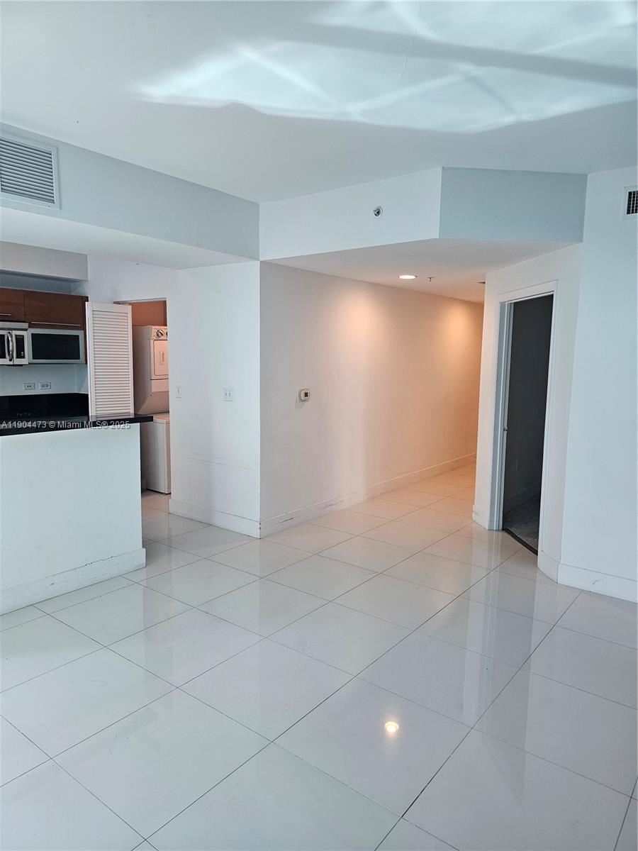 244 Biscayne Blvd #908, Miami FL 33132