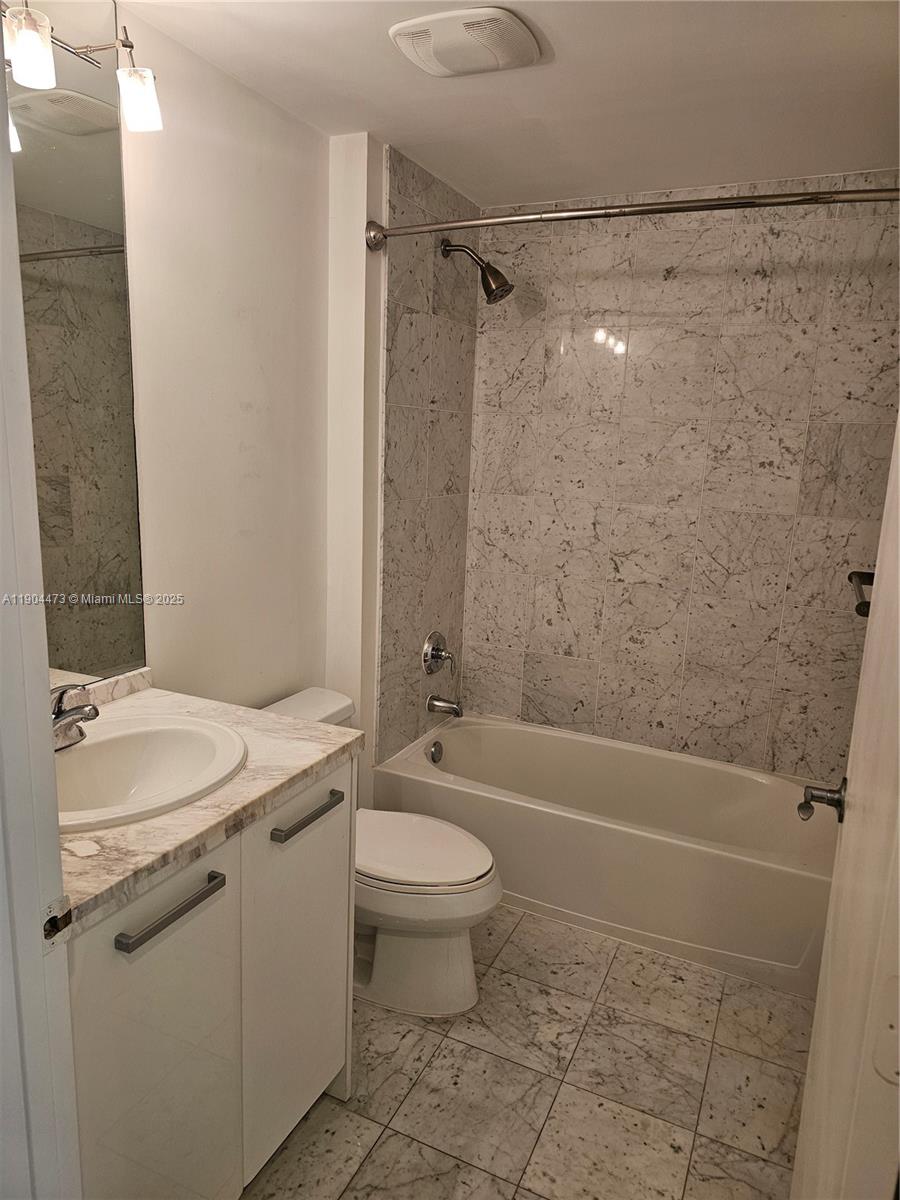 244 Biscayne Blvd #908, Miami FL 33132