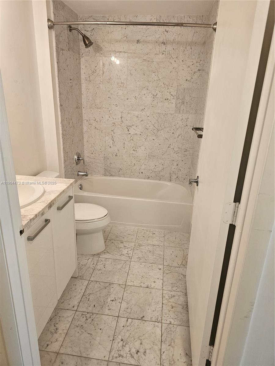 244 Biscayne Blvd #908, Miami FL 33132
