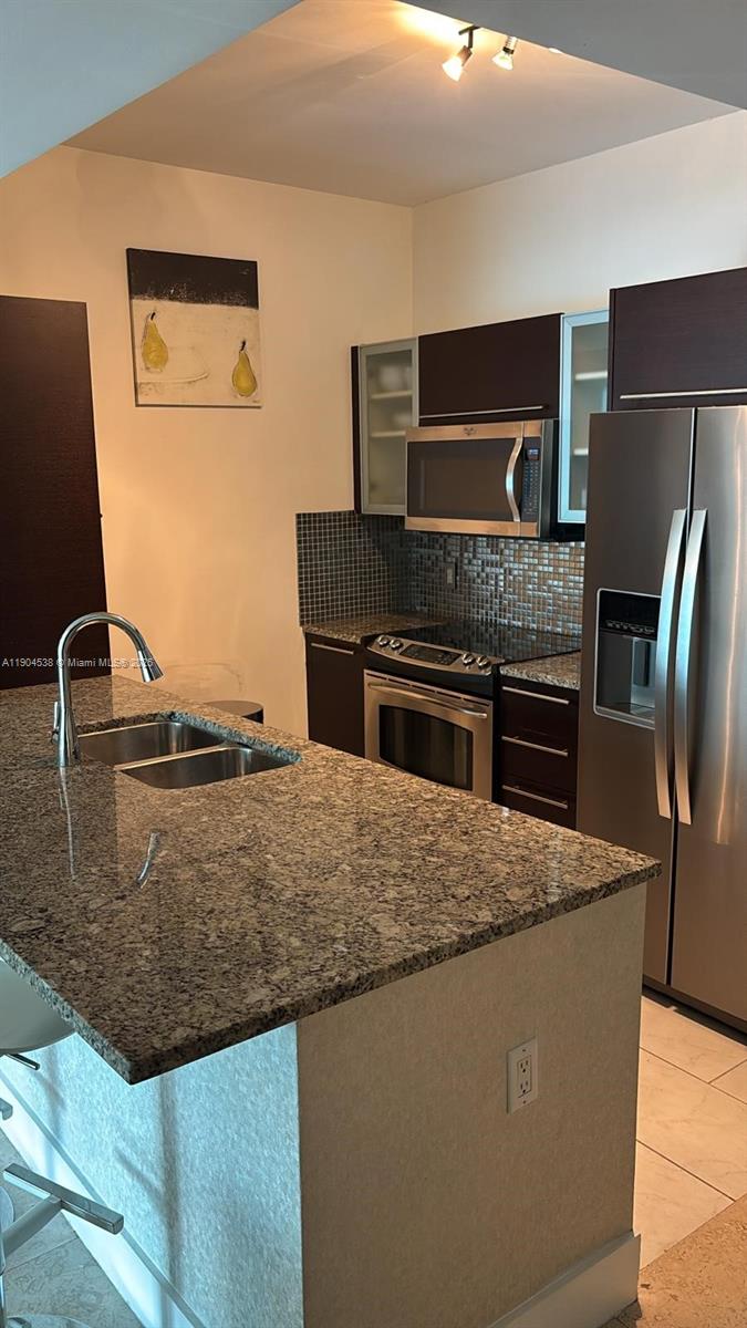 950 Brickell Bay Dr #1805, Miami FL 33131