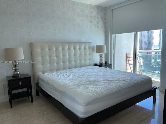 950 Brickell Bay Dr #1805, Miami FL 33131