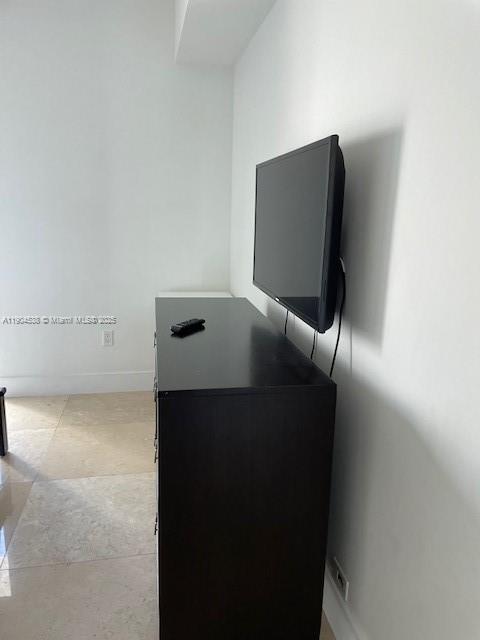 950 Brickell Bay Dr #1805, Miami FL 33131