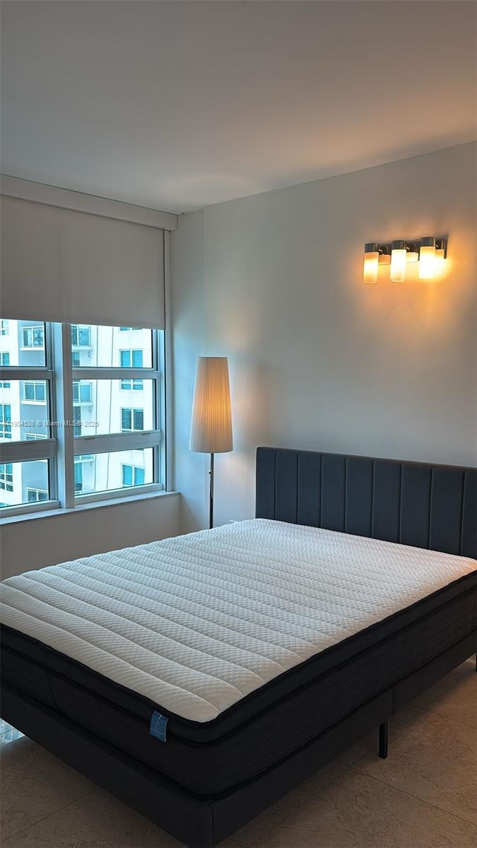 950 Brickell Bay Dr #1805, Miami FL 33131