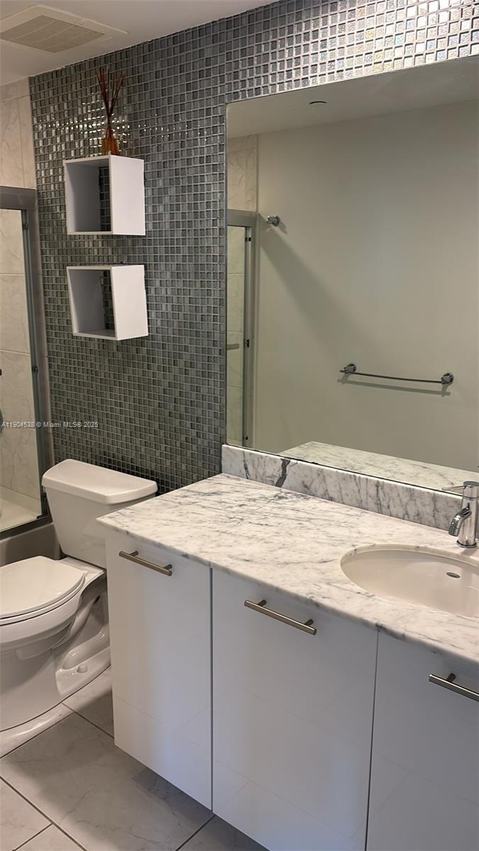 950 Brickell Bay Dr #1805, Miami FL 33131