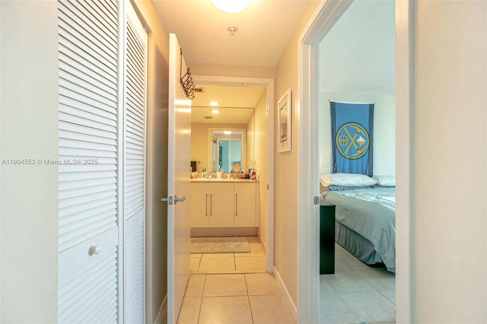 325 S Biscayne Blvd #1717, Miami FL 33131