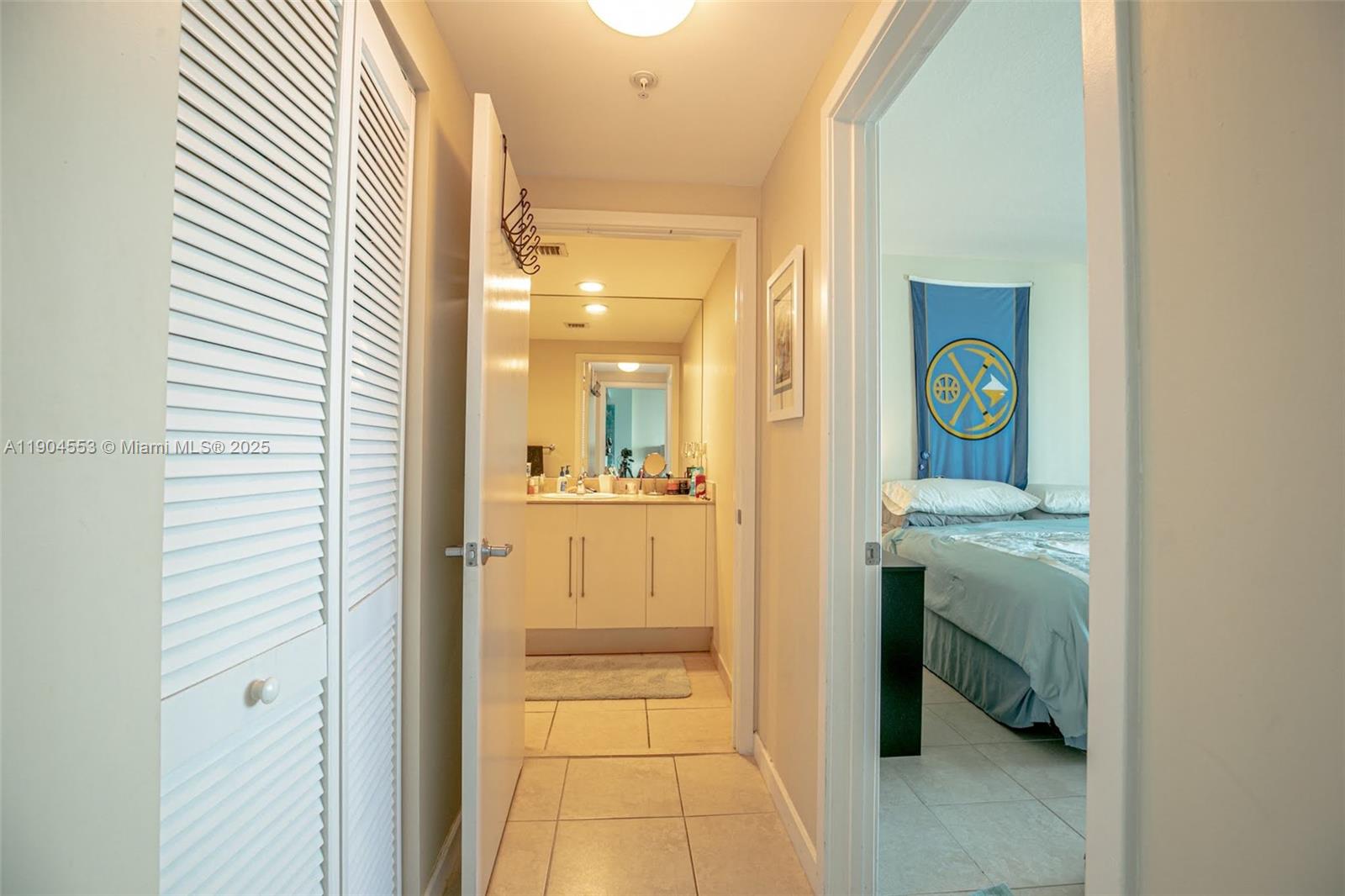 325 S Biscayne Blvd #1717, Miami FL 33131