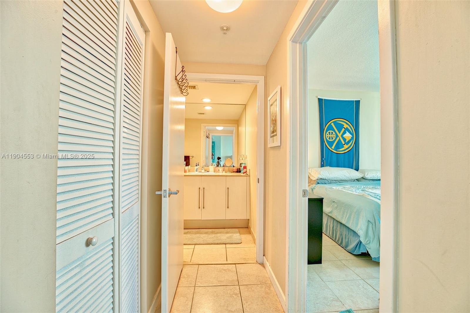 325 S Biscayne Blvd #1717, Miami FL 33131