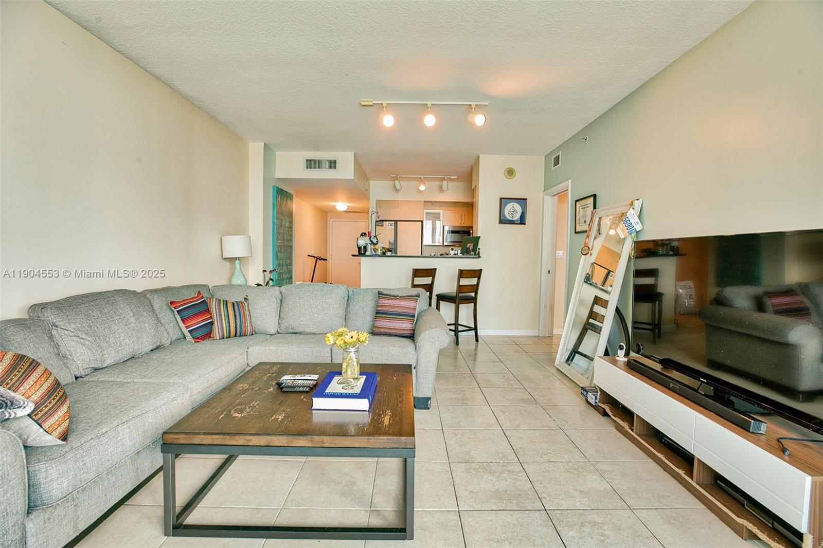325 S Biscayne Blvd #1717, Miami FL 33131