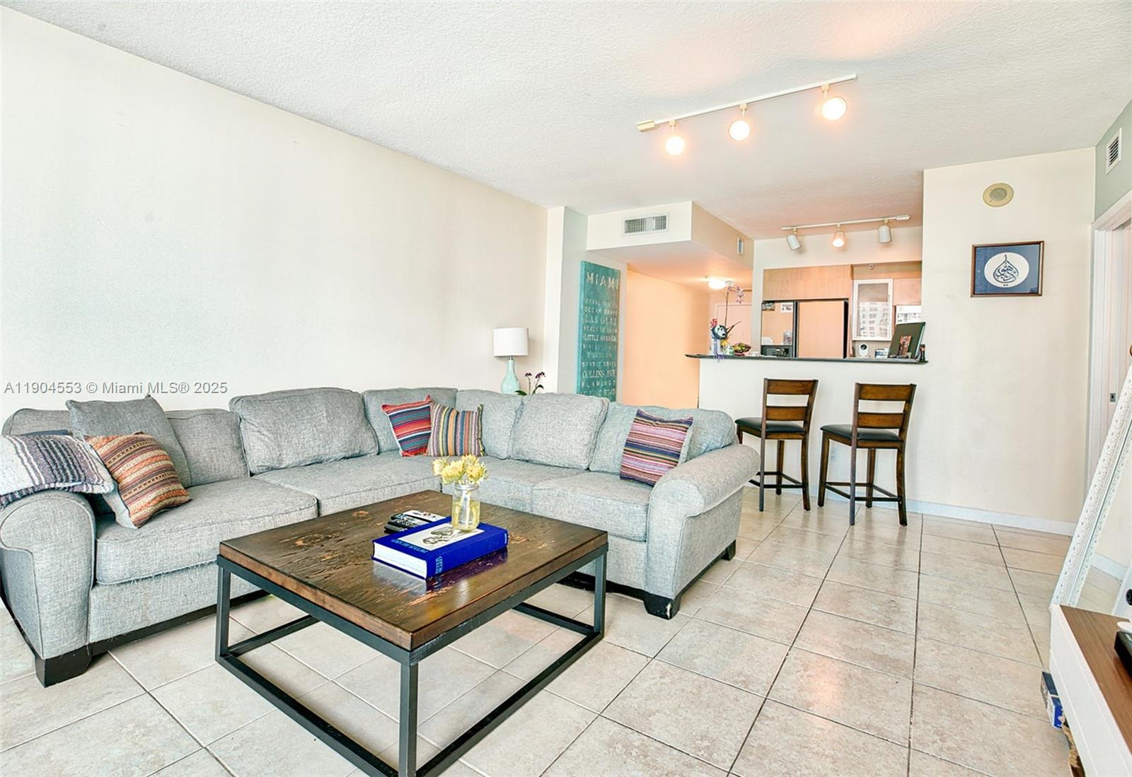 325 S Biscayne Blvd #1717, Miami FL 33131