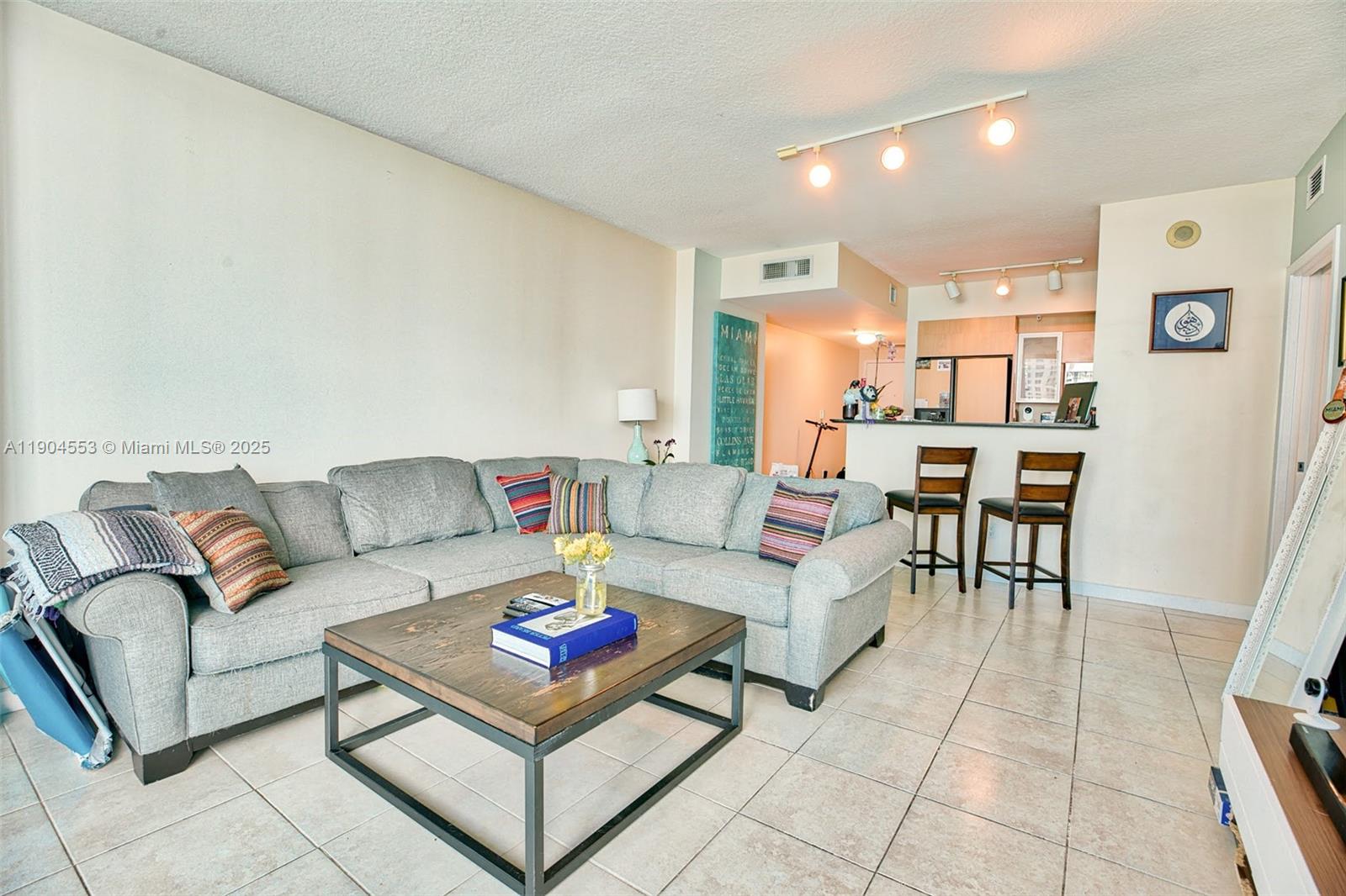 325 S Biscayne Blvd #1717, Miami FL 33131
