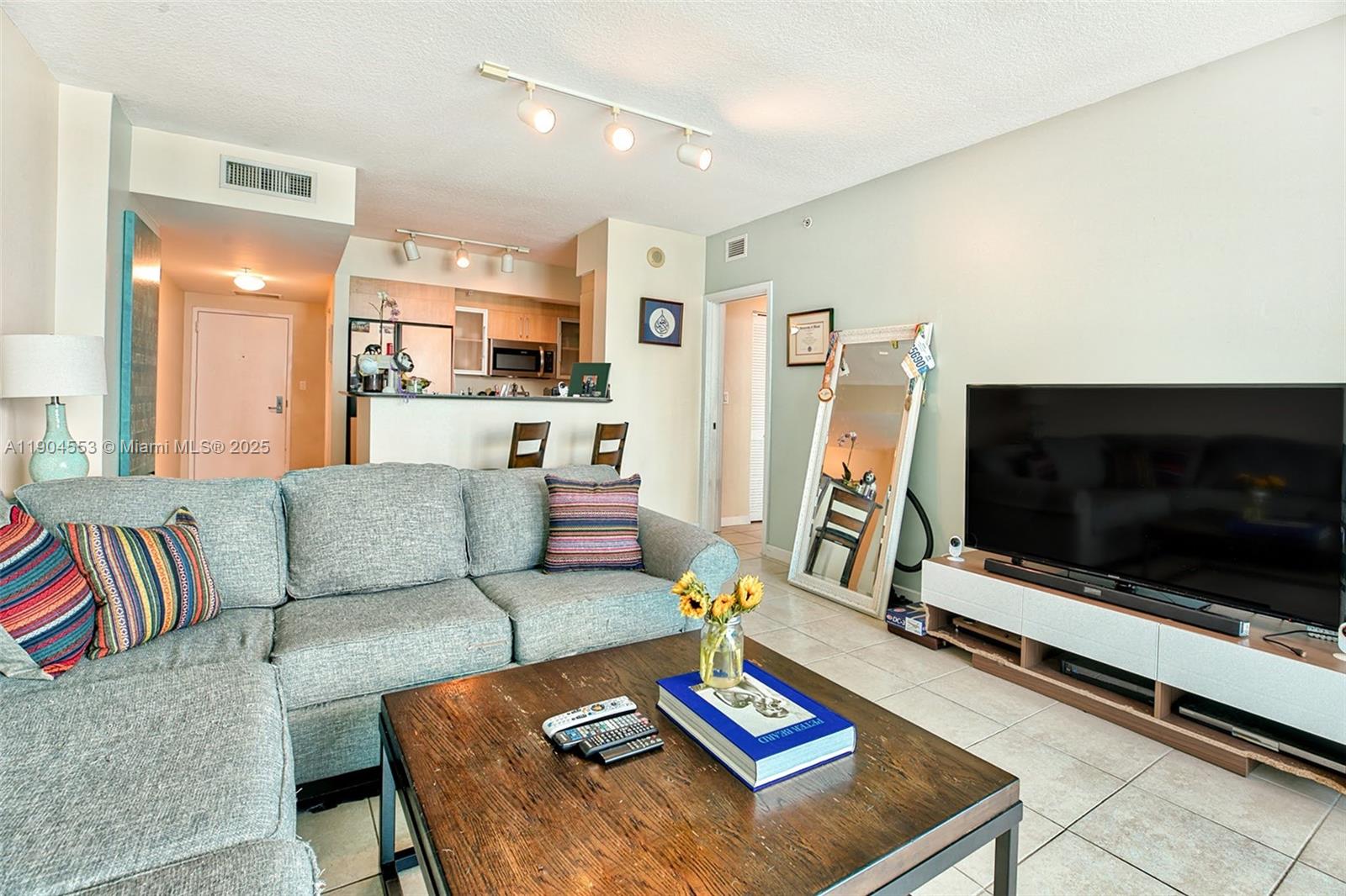 325 S Biscayne Blvd #1717, Miami FL 33131