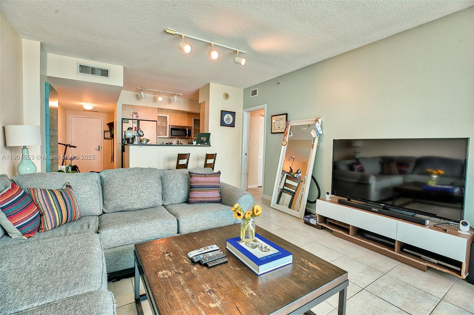 325 S Biscayne Blvd #1717, Miami FL 33131