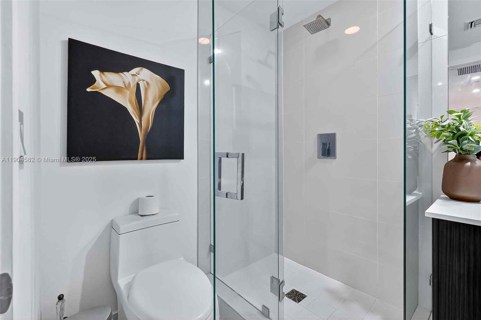 45 SW 9th St #3704, Miami FL 33130