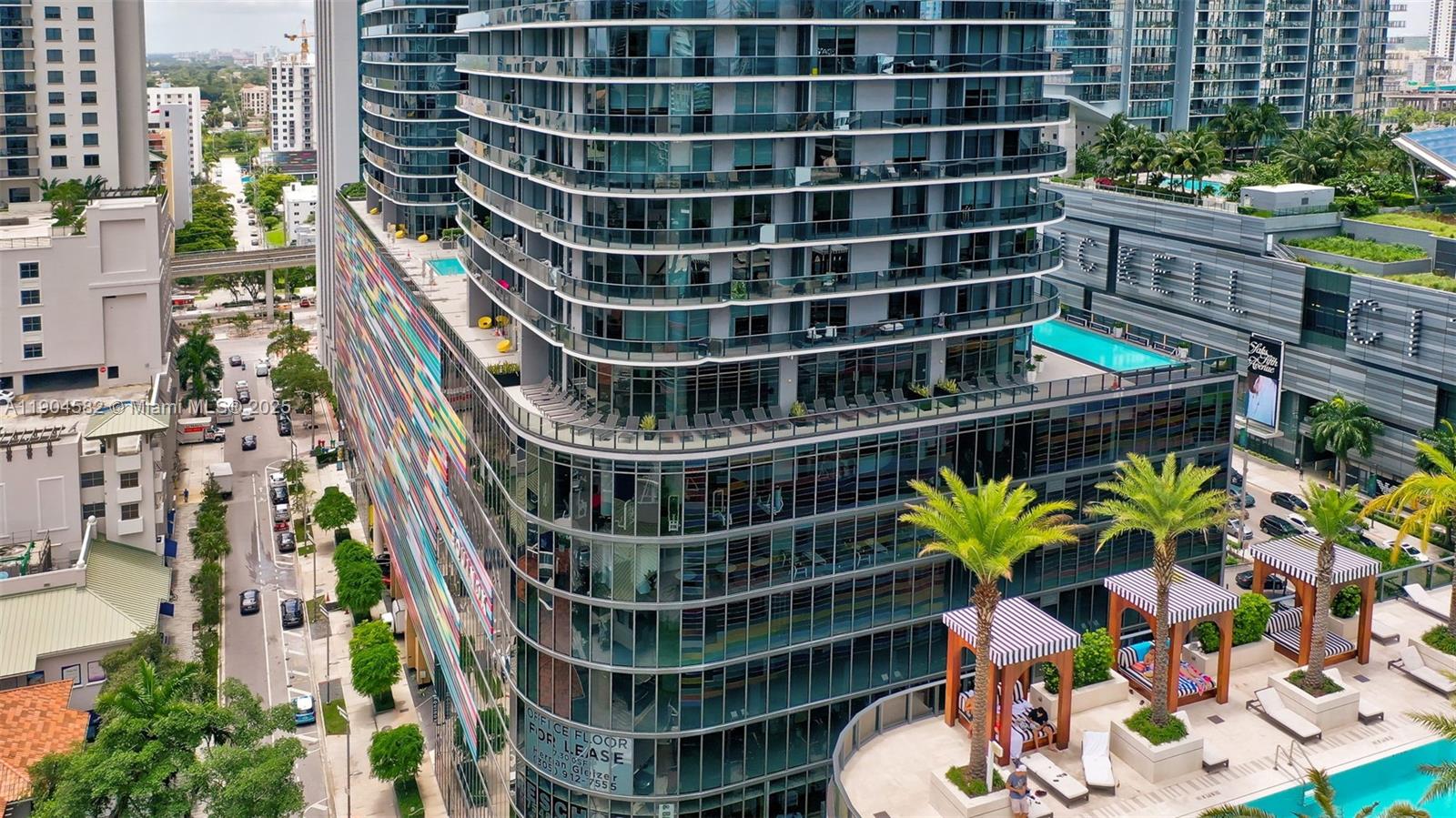 45 SW 9th St #3704, Miami FL 33130