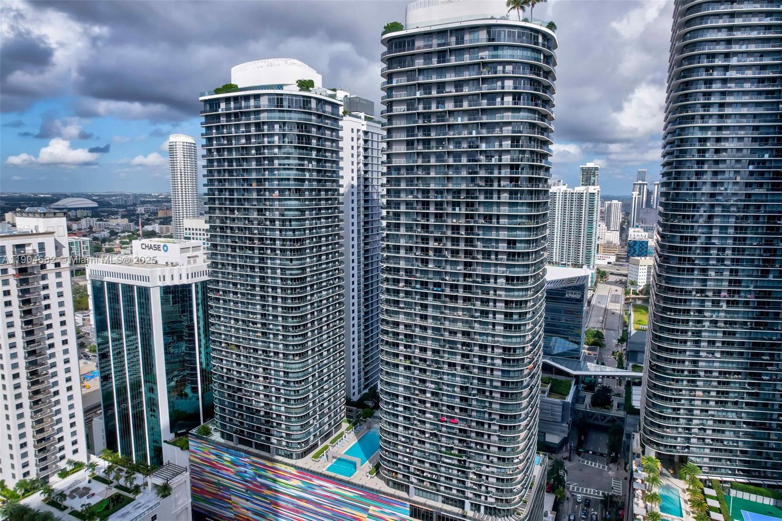 45 SW 9th St #3704, Miami FL 33130
