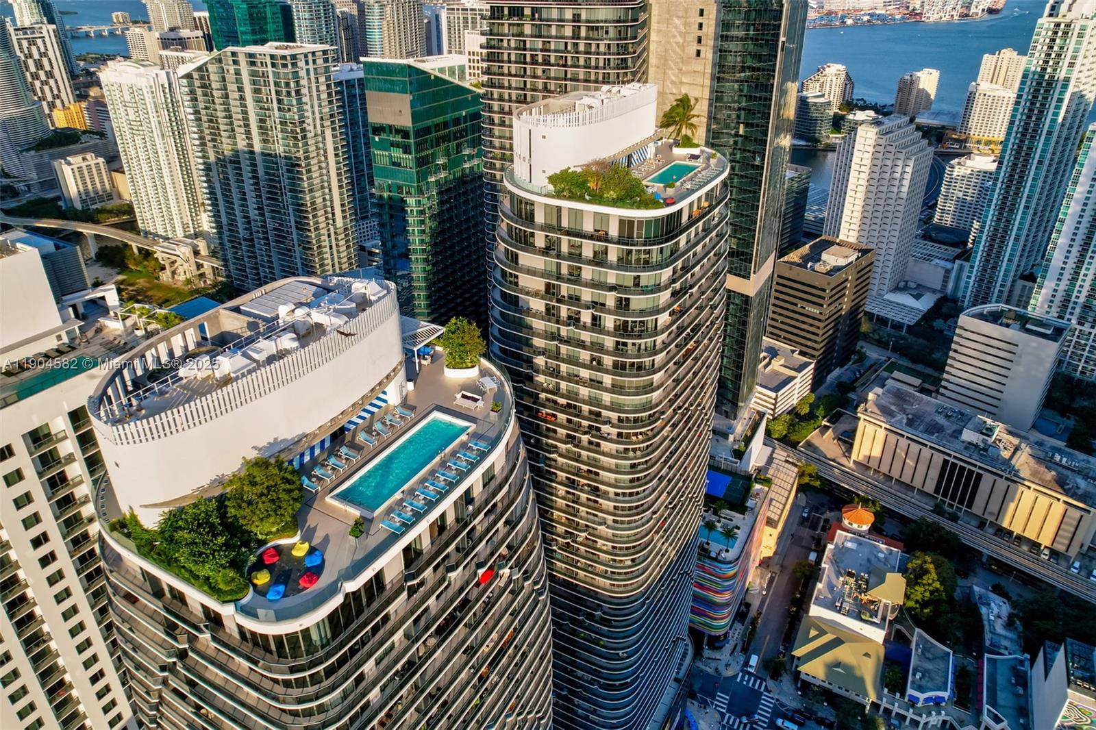 45 SW 9th St #3704, Miami FL 33130