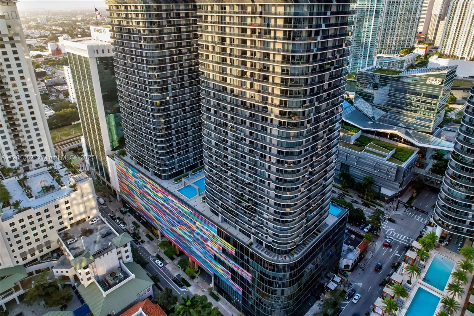 45 SW 9th St #3704, Miami FL 33130