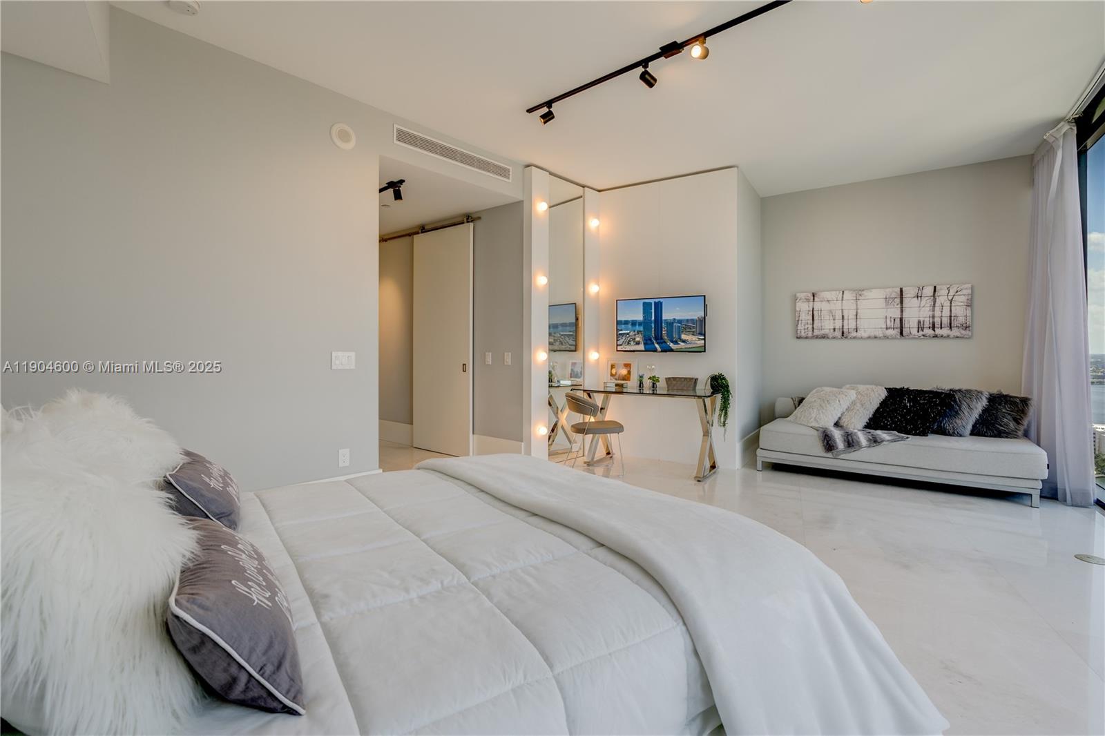 18555 Collins Ave #2403, Sunny Isles Beach FL 33160