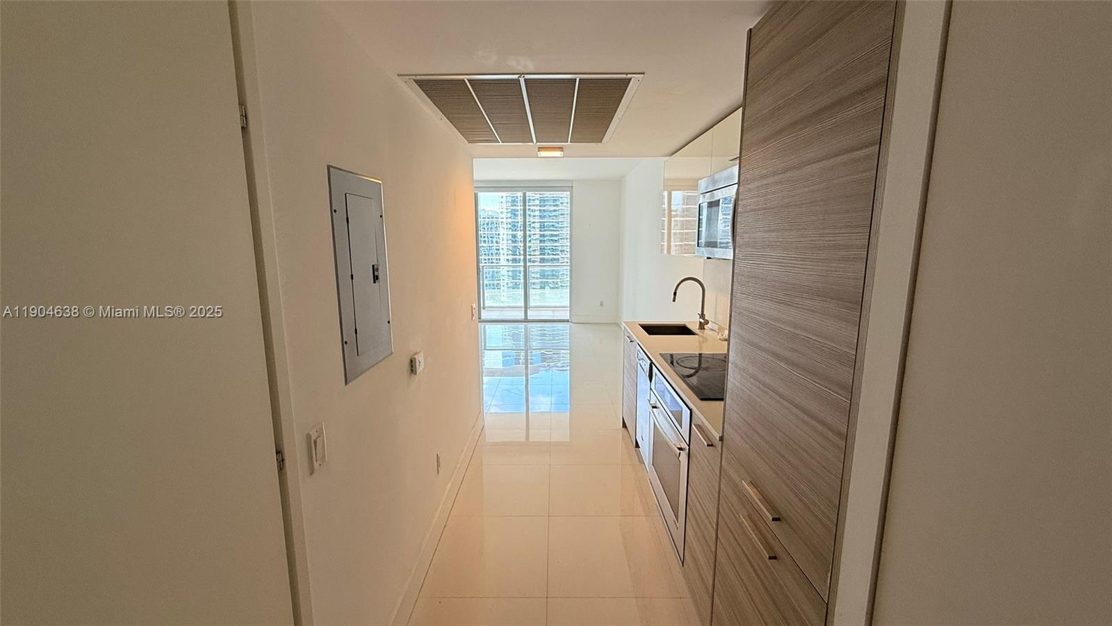 1300 Brickell Bay Dr #2300, Miami FL 33131