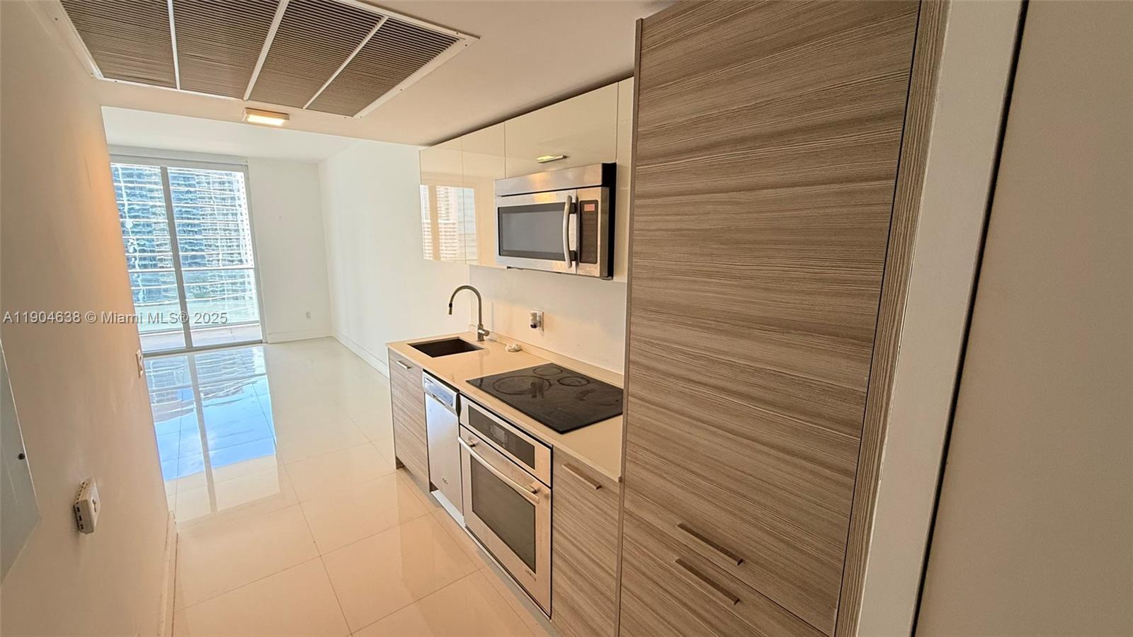 1300 Brickell Bay Dr #2300, Miami FL 33131