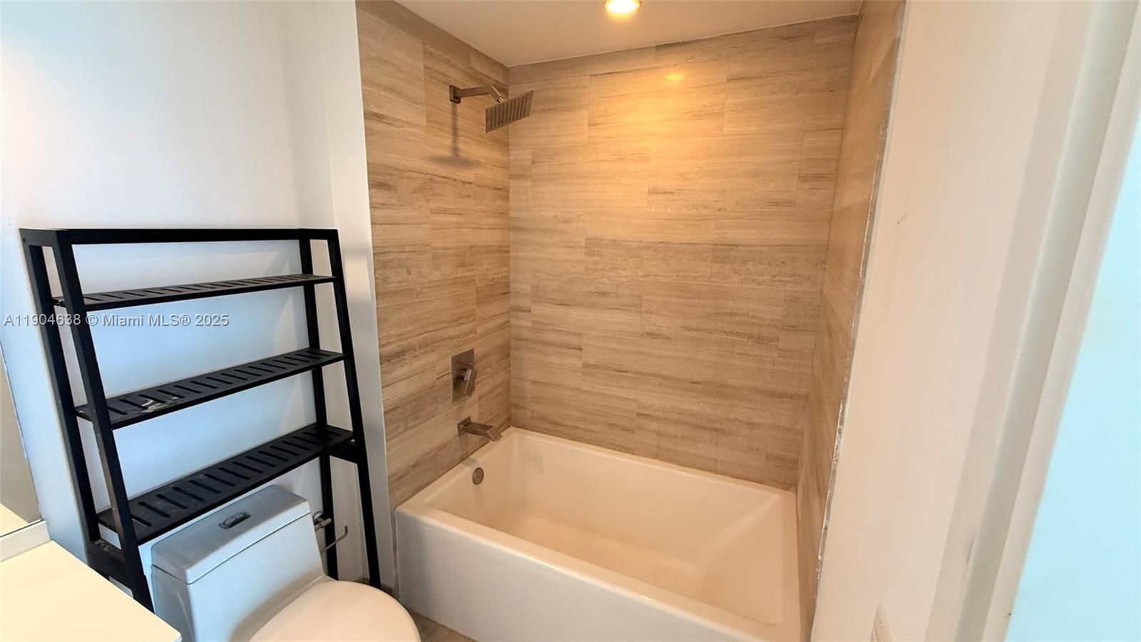 1300 Brickell Bay Dr #2300, Miami FL 33131